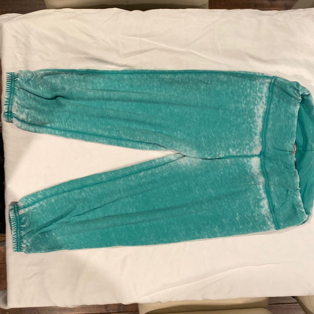 PL Movement pre-distressed green activewear ankle length pant size L